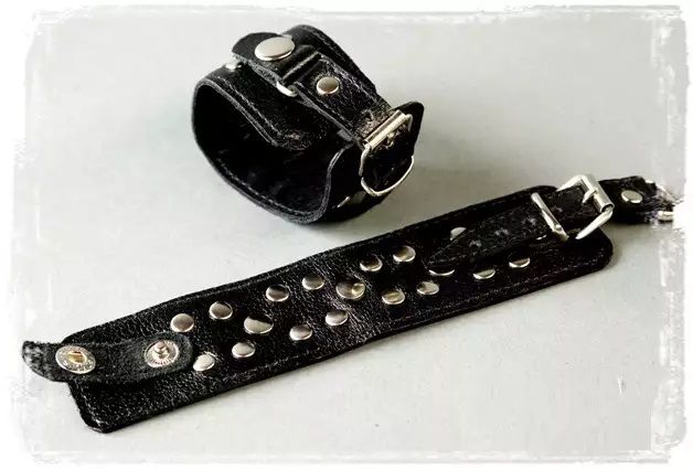 Купить Декоративные наручники на кожаной подкладке в Секс шоп Тольятти Di'Amore si'